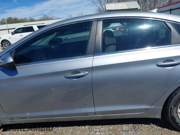 2016 Hyundai Sonata SE with VIN 5NPE24AF8GH413095, listed as a IAAI auction lot 41695202 with 136,175 mi miles and . Bid and sale history available at DreamBid. Image 14.