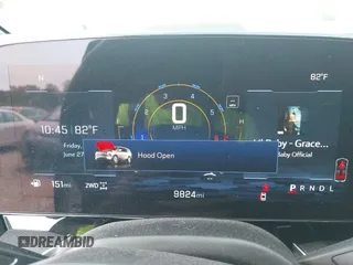 2025 Chevrolet Tahoe z VIN 1GNS6RRD7SR121714, wystawiony jako IAAI lot #42602552 z przebiegiem 9 824 mil mil oraz . Historia ofert i sprzedaży dostępna na DreamBid. Obrazek 7.