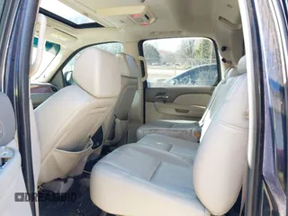 2007 Chevrolet Avalanche 1LT with VIN 3GNEC12017G267516, listed as a IAAI auction lot 41308501 with 227,060 mi miles and . Bid and sale history available at DreamBid. Image 8.