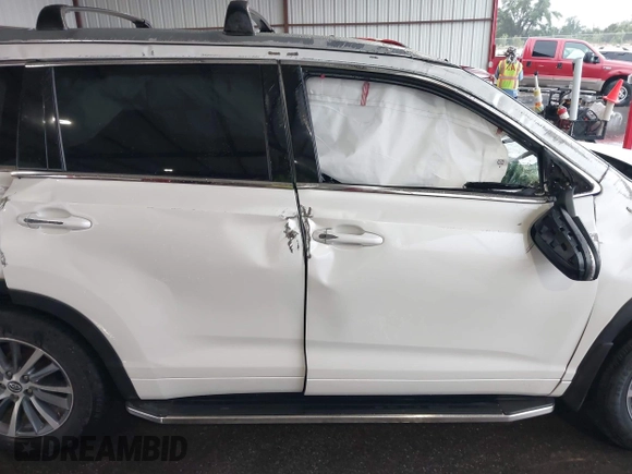 2018 Toyota Highlander SE with VIN 5TDKZRFH9JS536377, listed as a IAAI auction lot 42189368 with 71,979 mi miles and . Bid and sale history available at DreamBid. Image 14.