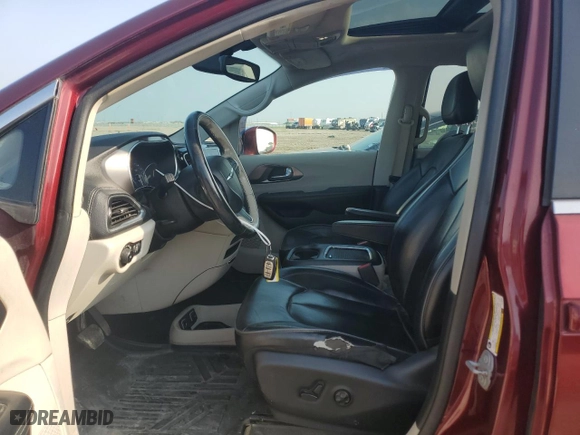 2018 Chrysler Pacifica Limited with VIN 2C4RC1GG2JR185599, listed as a Copart auction lot 51367045 with 299,151 mi miles and Clean Title. Bid and sale history available at carsss.com. Image 7.