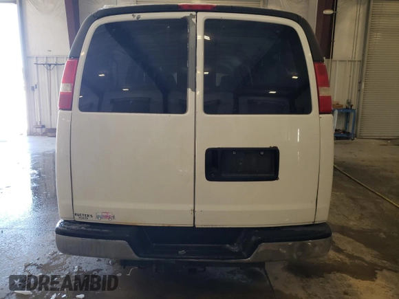 2005 Chevrolet Express Passenger with VIN 1GAHG39U451202405, listed as a Copart auction lot 45713255 with 488,178 mi miles and Salvage title. Bid and sale history available at DreamBid. Image 6.