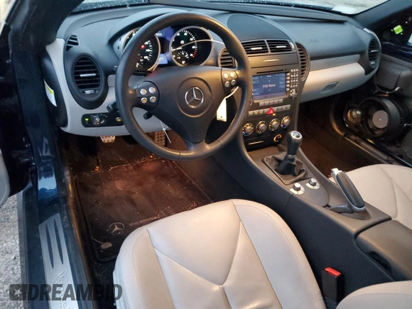 2007 Mercedes-Benz SLK 350 z VIN WDBWK56F17F166675, wystawiony jako Copart lot #81831044 z przebiegiem 73 953 mil mil oraz Czysty tytuł • Clean title. Historia ofert i sprzedaży dostępna na DreamBid. Obrazek 8.