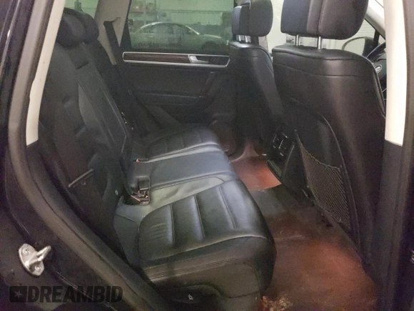 2016 Volkswagen Touareg Sport with VIN WVGEF9BP5GD012758, listed as a Copart auction lot 85434084 with 111,746 mi miles and Salvage Title. Bid and sale history available at DreamBid. Image 11.