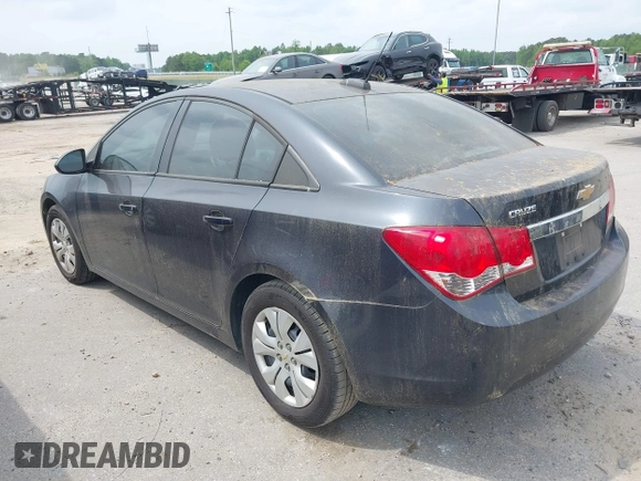 2015 Chevrolet Cruze LS z VIN 1G1PA5SH8F7164276, wystawiony jako IAAI lot #42067080 z przebiegiem 150 369 mil mil oraz . Historia ofert i sprzedaży dostępna na DreamBid. Obrazek 3.