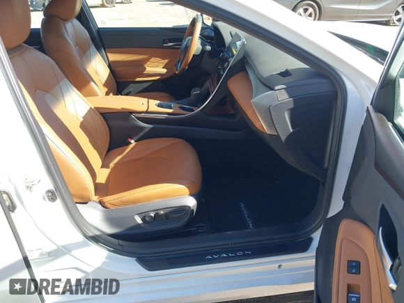 2019 Toyota Avalon XLE with VIN 4T1BZ1FB8KU030044, listed as a IAAI auction lot 41436242 with 56,261 mi miles and . Bid and sale history available at carsss.com. Image 5.
