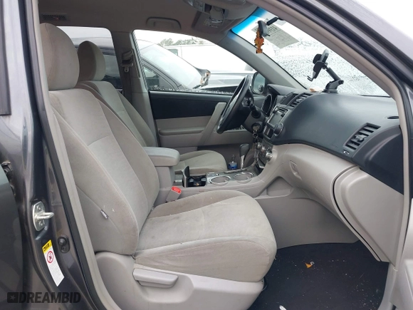 2013 Toyota Highlander with VIN 5TDZK3EH4DS137768, listed as a IAAI auction lot 41399693 with 179,372 mi miles. Bid and sale history available at carsss.com. Image 5.