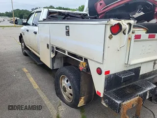 2017 Ram 2500 Tradesman z VIN 3C6UR5HJXHG647375, wystawiony jako IAAI lot #42608451 z przebiegiem 162 998 mil mil oraz . Historia ofert i sprzedaży dostępna na DreamBid. Obrazek 47.