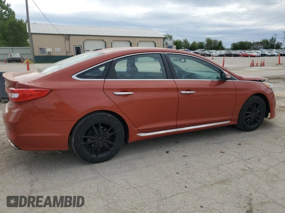 2015 Hyundai Sonata Sport z VIN 5NPE34AB9FH105118, wystawiony jako Copart lot #56419065 z przebiegiem 124 137 mil mil oraz Szkoda całkowita • Salvage title. Historia ofert i sprzedaży dostępna na DreamBid. Obrazek 3.