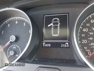 2018 Volkswagen Golf S z VIN 3VWH17AU4JM750975, wystawiony jako IAAI lot #41590132 z przebiegiem 51 479 mil mil oraz . Historia ofert i sprzedaży dostępna na DreamBid. Obrazek 7.