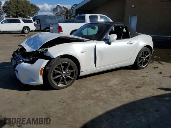 2020 Mazda MX-5 Miata Grand Touring z VIN JM1NDAD74L0416564, wystawiony jako Copart lot #80306624 z przebiegiem 32 732 mil mil oraz Szkoda całkowita • Salvage title. Historia ofert i sprzedaży dostępna na DreamBid. Obrazek 1.