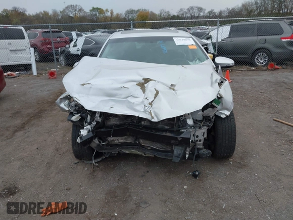 2014 Toyota Avalon Limited with VIN 4T1BK1EB8EU133085, listed as a IAAI auction lot 40949898 with 126,697 mi miles. Bid and sale history available at carsss.com. Image 6.