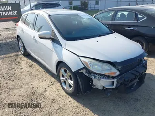 2014 Ford Focus SE with VIN 1FADP3K28EL386918, listed as a IAAI auction lot 42171974 with 118,098 mi miles. Bid and sale history available at carsss.com. Image 1.