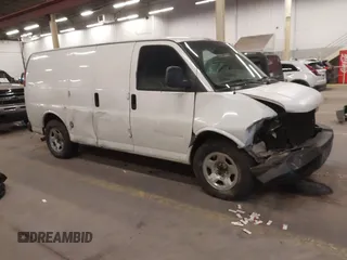 2004 Chevrolet Express Cargo z VIN 1GCFG15X241169535, wystawiony jako IAAI lot #42124609 z przebiegiem 304 947 mil mil oraz . Historia ofert i sprzedaży dostępna na DreamBid. Obrazek 1.