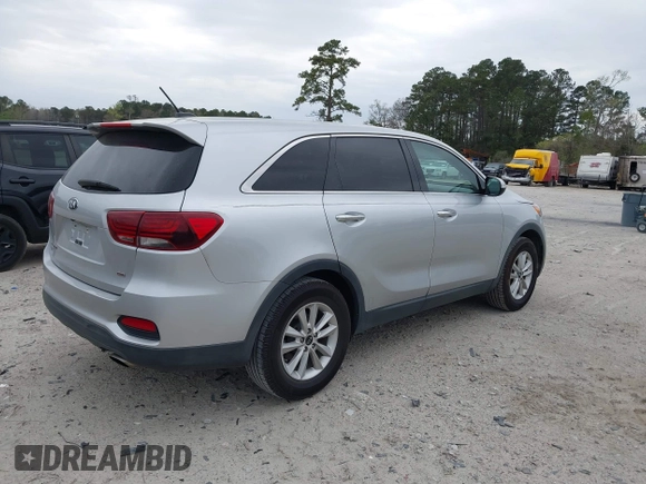 2019 Kia Sorento L with VIN 5XYPG4A30KG578171, listed as a IAAI auction lot 41875653 with 113,762 mi miles. Bid and sale history available at carsss.com. Image 4.