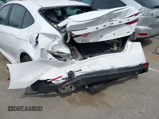 2025 Toyota Camry LE z VIN 4T1DAACK0SU076570, wystawiony jako IAAI lot #42095067 z przebiegiem 9 165 mil mil oraz . Historia ofert i sprzedaży dostępna na DreamBid. Obrazek 6.