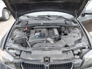 2008 BMW 3 Series 328xi with VIN WBAVC93548KZ73131, listed as a IAAI auction lot 42052857 with 118,077 mi miles. Bid and sale history available at carsss.com. Image 10.