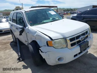 2008 Ford Escape XLT with VIN 1FMCU03118KB84138, listed as a IAAI auction lot 42019110 with 213,478 mi miles. Bid and sale history available at carsss.com. Image 1.