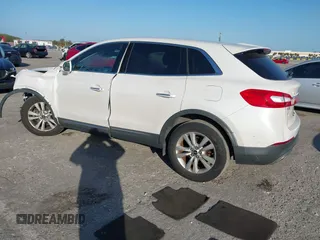 2018 Lincoln MKX Premiere with VIN 2LMPJ6JR5JBL38442, listed as a IAAI auction lot 41278734 with 83,666 mi miles. Bid and sale history available at carsss.com. Image 3.