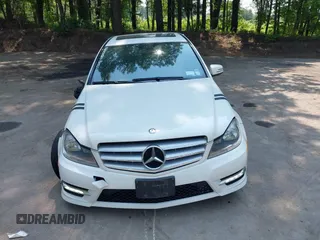 2012 Mercedes-Benz C 300 Sport с VIN WDDGF8BB7CR212099, выставлен на аукционе IAAI как лот 42411121 с пробегом 202 811 миль миль и . История ставок и продаж доступна на DreamBid. Изображение 12.