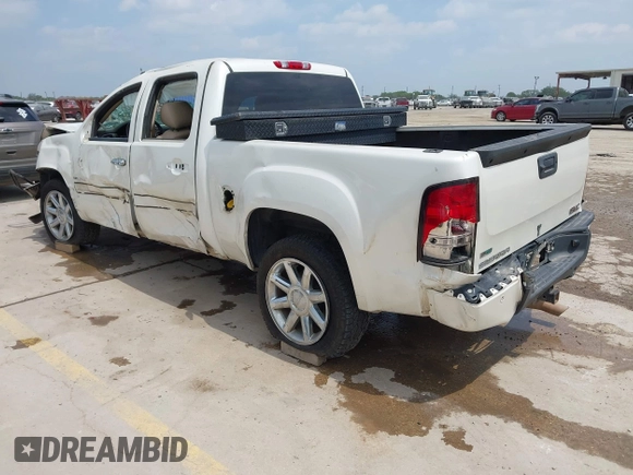 2011 GMC Sierra 1500 Denali z VIN 3GTP2XE21BG190501, wystawiony jako IAAI lot #42062627 z przebiegiem 152 820 mil mil oraz . Historia ofert i sprzedaży dostępna na DreamBid. Obrazek 3.