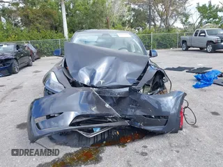 2025 Tesla Model Y Long Range z VIN 7SAYGDEEXSA362089, wystawiony jako IAAI lot #41469596 z przebiegiem 116 mil mil oraz . Historia ofert i sprzedaży dostępna na DreamBid. Obrazek 12.