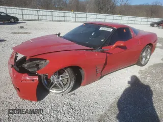 2008 Chevrolet Corvette z VIN 1G1YY26W285113684, wystawiony jako Copart lot #42523095 z przebiegiem Nie podano mil oraz Szkoda całkowita • Salvage title. Historia ofert i sprzedaży dostępna na DreamBid. Obrazek 1.