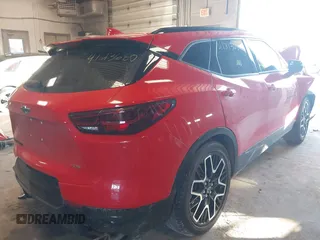 2023 Chevrolet Blazer RS z VIN 3GNKBKRS7PS159319, wystawiony jako IAAI lot #41213680 z przebiegiem 54 959 mil mil oraz . Historia ofert i sprzedaży dostępna na DreamBid. Obrazek 4.