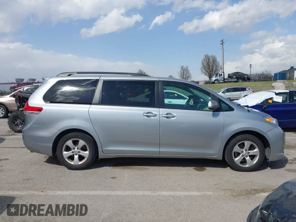 2014 Toyota Sienna LE AAS with VIN 5TDKK3DC2ES440251, listed as a IAAI auction lot 41803952 with 88,691 mi miles. Bid and sale history available at carsss.com. Image 13.