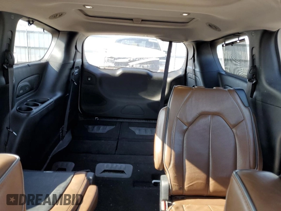 2017 Chrysler Pacifica Limited z VIN 2C4RC1GG5HR591807, wystawiony jako Copart lot #56651935 z przebiegiem 163 948 mil mil oraz Szkoda całkowita • Salvage title. Historia ofert i sprzedaży dostępna na DreamBid. Obrazek 10.