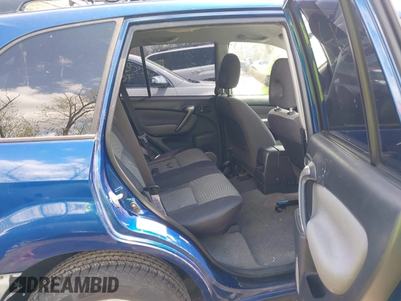 2005 Toyota RAV4 with VIN JTEGD20V350094758, listed as a IAAI auction lot 42033815 with 205,175 mi miles. Bid and sale history available at carsss.com. Image 8.