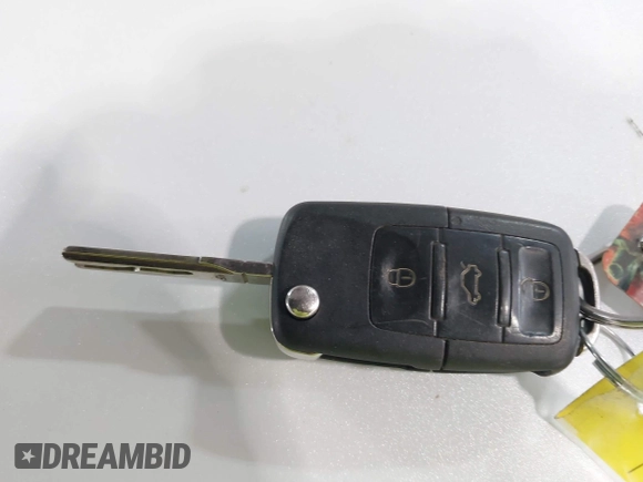 2007 Volkswagen Beetle with VIN 3VWSF31Y07M407379, listed as a IAAI auction lot 42155490 with 118,898 mi miles and . Bid and sale history available at DreamBid. Image 11.