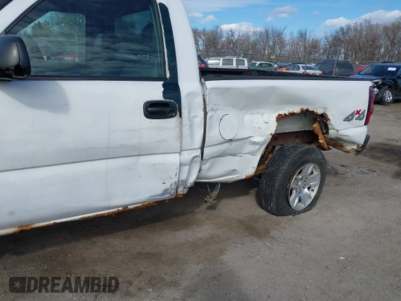 2006 Chevrolet Silverado 1500 Work Truck with VIN 1GCEK14XX6Z282116, listed as a IAAI auction lot 41864276 with 227,306 mi miles. Bid and sale history available at carsss.com. Image 6.
