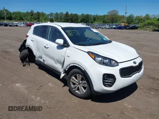 2018 Kia Sportage LX z VIN KNDPMCAC5J7372245, wystawiony jako IAAI lot #42227419 z przebiegiem 98 350 mil mil oraz . Historia ofert i sprzedaży dostępna na DreamBid. Obrazek 1.