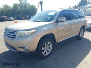 2011 Toyota Highlander with VIN 5TDZK3EH5BS042262, listed as a IAAI auction lot 41868350 with 239,202 mi miles. Bid and sale history available at carsss.com. Image 17.