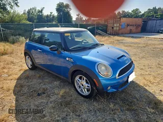 2009 MINI Hardtop S z VIN WMWMF73519TW86705, wystawiony jako Copart lot #59819515 z przebiegiem 80 443 mil mil oraz Czysty tytuł • Clean title. Historia ofert i sprzedaży dostępna na DreamBid. Obrazek 1.