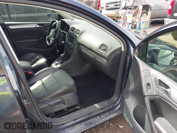 2012 Volkswagen Golf TDI z VIN WVWDM7AJ5CW133618, wystawiony jako IAAI lot #42447714 z przebiegiem 132 526 mil mil oraz . Historia ofert i sprzedaży dostępna na DreamBid. Obrazek 5.