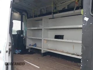 2017 Ford Transit z VIN 1FTYR2XG4HKB46781, wystawiony jako IAAI lot #42731791 z przebiegiem 194 657 mil mil oraz . Historia ofert i sprzedaży dostępna na DreamBid. Obrazek 8.