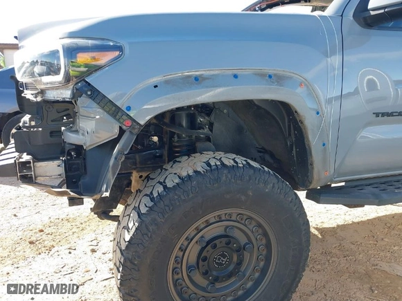 2018 Toyota Tacoma SR with VIN 5TFCZ5AN2JX158424, listed as a IAAI auction lot 41689251 with 80,617 mi miles. Bid and sale history available at carsss.com. Image 20.