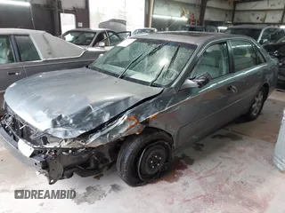 2001 Toyota Avalon XL with VIN 4T1BF28B61U121131, listed as a IAAI auction lot 41754904 with 266,554 mi miles and . Bid and sale history available at carsss.com. Image 2.