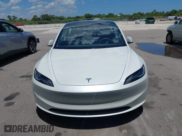 2024 Tesla Model 3 z VIN 5YJ3E1EA7RF721503, wystawiony jako IAAI lot #42246752 z przebiegiem 8 807 mil mil oraz . Historia ofert i sprzedaży dostępna na DreamBid. Obrazek 6.
