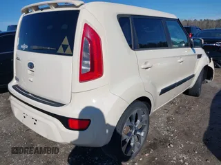 2012 Kia Soul + with VIN KNDJT2A62C7371120, listed as a IAAI auction lot 41442500 with 152,206 mi miles. Bid and sale history available at carsss.com. Image 4.