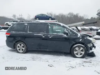 2011 Toyota Sienna LE AAS with VIN 5TDKK3DC3BS113594, listed as a IAAI auction lot 41236977 with 166,156 mi miles. Bid and sale history available at carsss.com. Image 12.