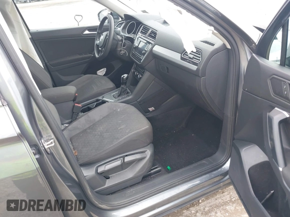2020 Volkswagen Tiguan S с VIN 3VV1B7AX3LM103449, выставлен на аукционе IAAI как лот 42044171 с пробегом 45 195 миль миль и . История ставок и продаж доступна на DreamBid. Изображение 5.