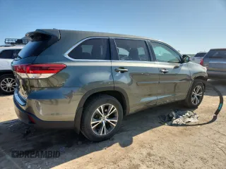 2017 Toyota Highlander LE with VIN 5TDBZRFH8HS477994, listed as a Copart auction lot 61043225 with 70,801 mi miles and Salvage title. Bid and sale history available at DreamBid. Image 3.