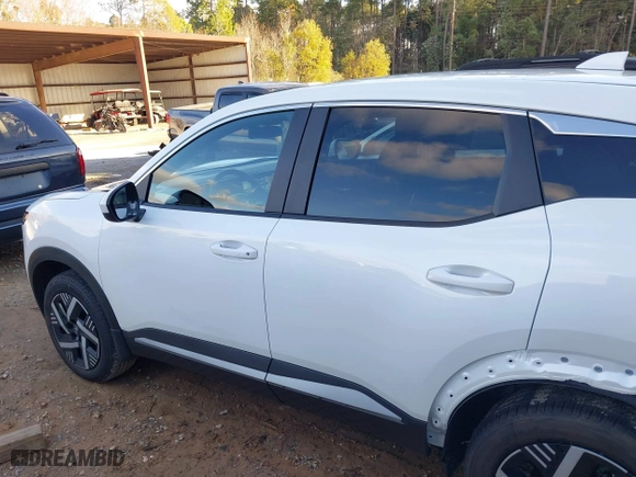 2025 Nissan Kicks SV with VIN 3N8AP6CA2SL333785, listed as a IAAI auction lot 41254783 with 692 mi miles. Bid and sale history available at carsss.com. Image 15.