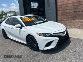 2018 Toyota Camry LE z VIN JTNB11HK1J3023123, wystawiony jako Copart lot #64325115 z przebiegiem 183 332 mil mil oraz Czysty tytuł • Clean title. Historia ofert i sprzedaży dostępna na DreamBid. Obrazek 1.