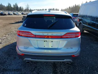 2015 Lincoln MKC with VIN 5LMCJ2A92FUJ32187, listed as a IAAI auction lot 41571438 with NaN miles. Bid and sale history available at carsss.com. Image 16.