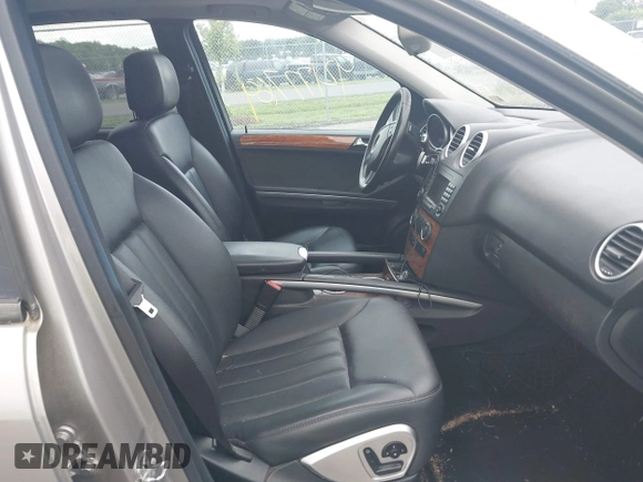 2007 Mercedes-Benz M 350 z VIN 4JGBB86E07A262721, wystawiony jako IAAI lot #42177769 z przebiegiem 208 392 mil mil oraz . Historia ofert i sprzedaży dostępna na DreamBid. Obrazek 5.