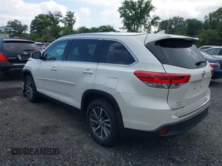 2019 Toyota Highlander SE with VIN 5TDJZRFH1KS567376, listed as a IAAI auction lot 42728105 with 58,970 mi miles and . Bid and sale history available at DreamBid. Image 3.